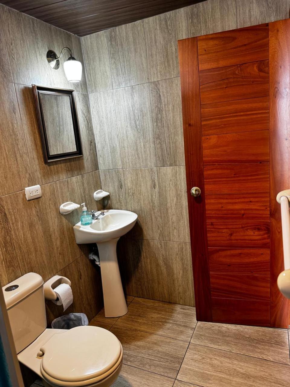 Hostal Muyuyo Puerto Ayora  Zewnętrze zdjęcie