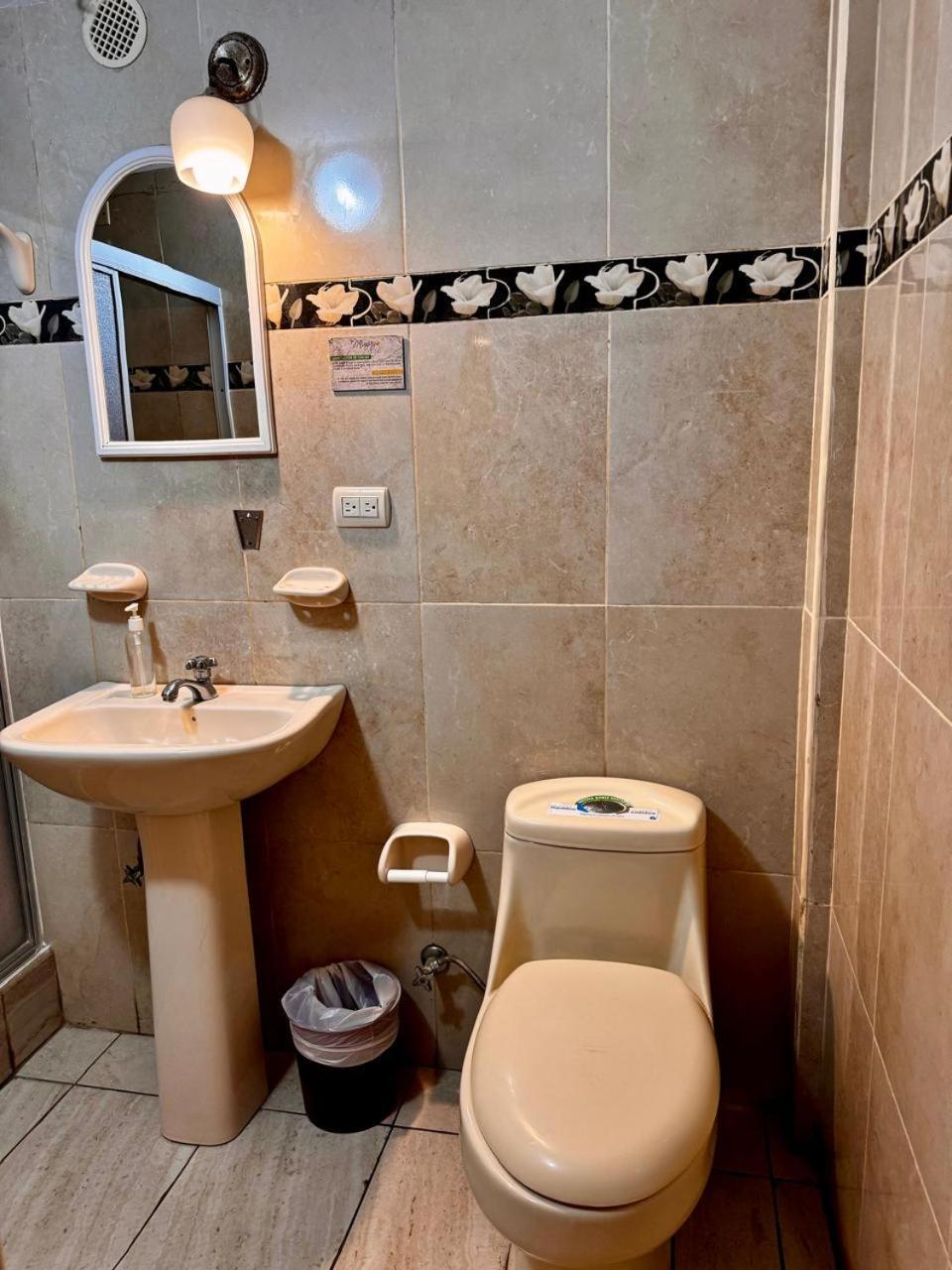 Hostal Muyuyo Puerto Ayora  Zewnętrze zdjęcie