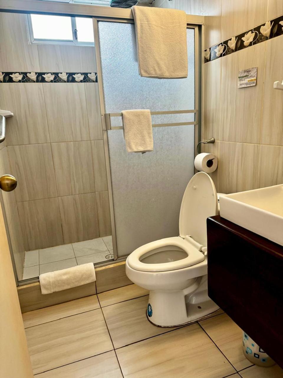 Hostal Muyuyo Puerto Ayora  Zewnętrze zdjęcie